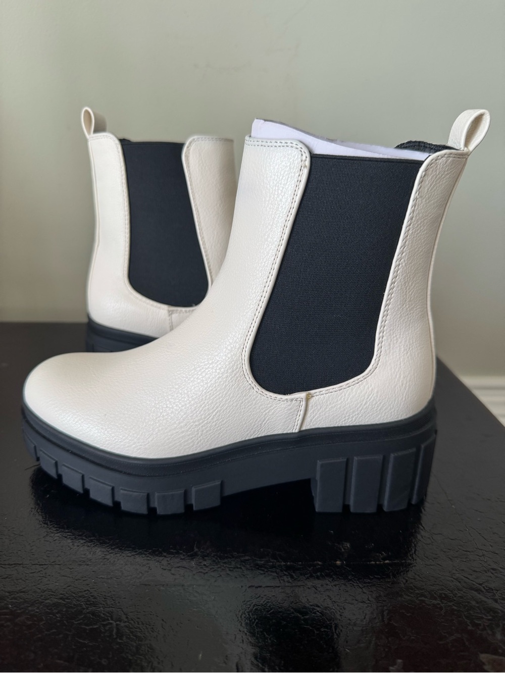 Cupcake Couture Girls Teagan Chelsea
Boot Sz 2 NWOT - Picture 2 of 7